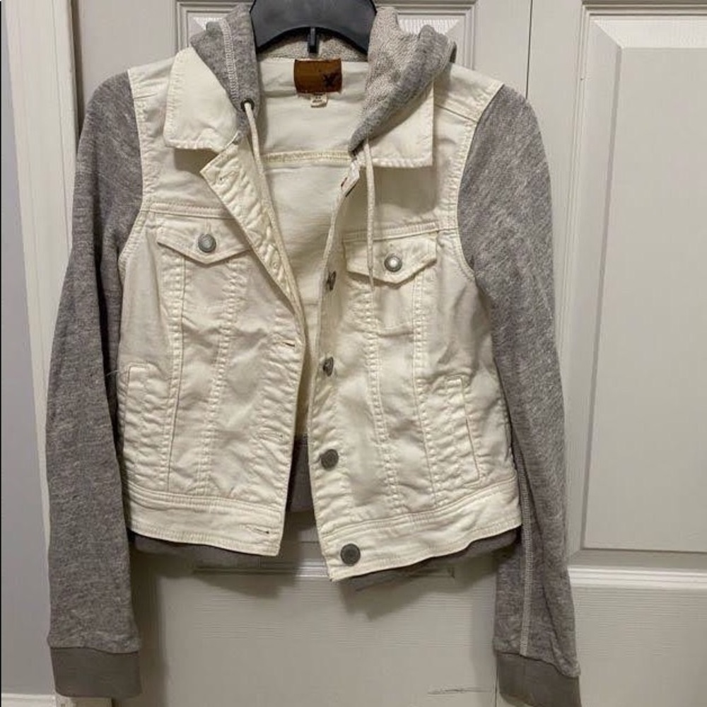 White American eagle jean jacket